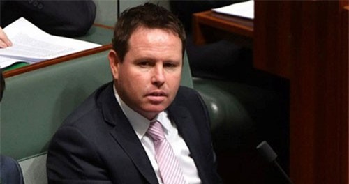 Trợ lý bộ trưởng Úc từ chức vì lén vợ đi hẹn hò