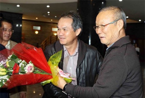 Lý do thật đằng sau chuyện bầu Đức chi 700 triệu/tháng để trả lương cho thầy Park dù "không còn liên quan"