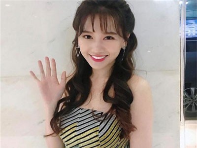 Kín đáo hay gợi cảm, Hari Won vẫn 'đốn tim' fan bởi thời trang thảm đỏ biến hóa