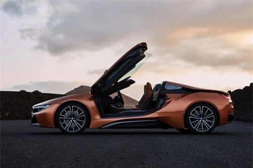 5. BMW i8 Roadster 2018.