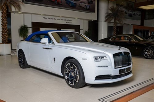 Cận cảnh Rolls-Royce Dawn Black Badge màu độc tại Abu Dhabi