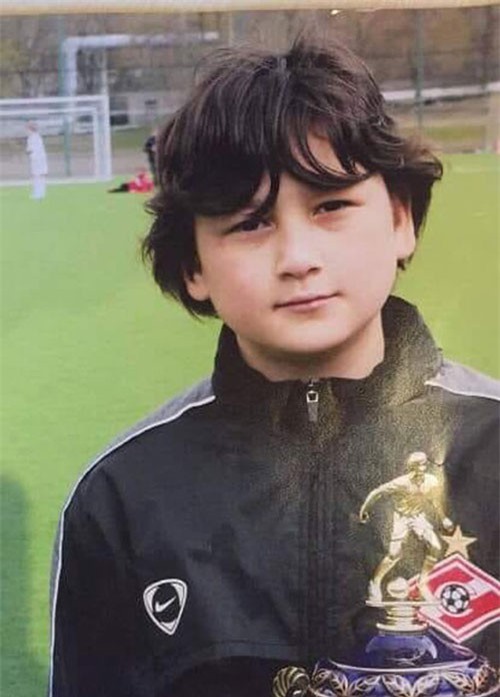 Ảnh thơ ấu đẹp trai như hoàng tử của Văn Lâm “đốn tim” fan nữ