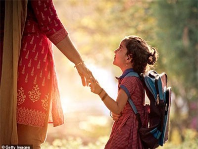 Lo ngại vấn đề cột sống học sinh, Ấn Độ quy định giảm trọng lượng cặp sách