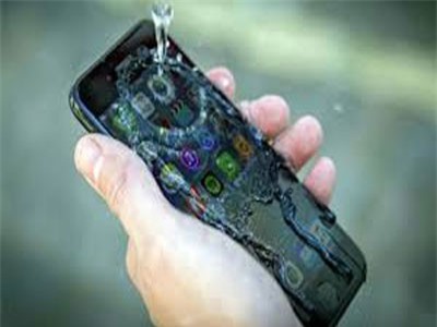 Tính năng chống nước trên iPhone giúp cứu mạng nhóm du khách bị chìm thuyền