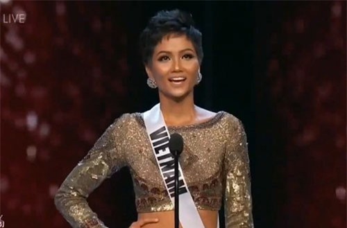Clip: Khoảnh khắc H’Hen Niê tiến bước vào top 5 Miss Universe 2018