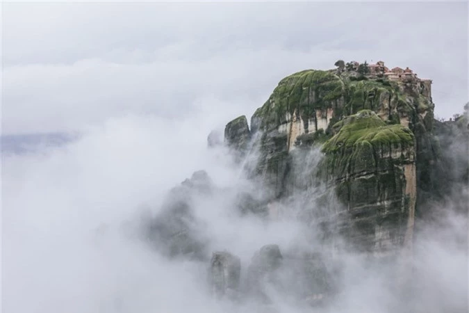 ban tat ca gia san, ca nha cung nhau du lich vong quanh the gioi hinh 6