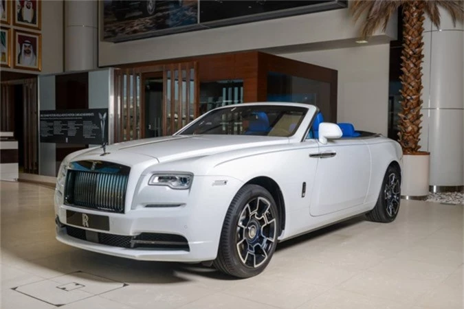 can canh rolls-royce dawn black badge mau doc tai abu dhabi hinh 2