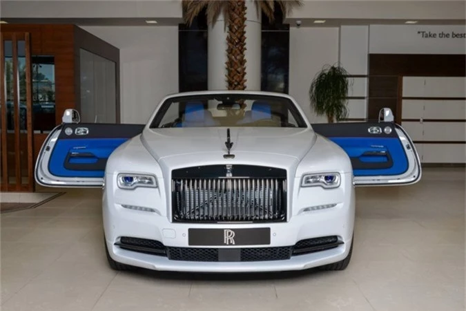 can canh rolls-royce dawn black badge mau doc tai abu dhabi hinh 5