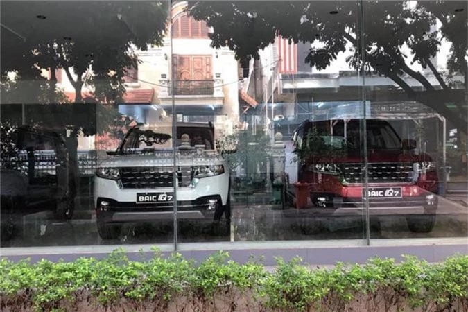 Xe BAIC Trung Quoc “nhai” Range Rover gia 658 trieu tai Viet Nam