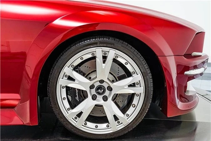 Kỳ dị Lamborghini Gallardo “trá hình” thành Ford Mustang y như thật ảnh 8