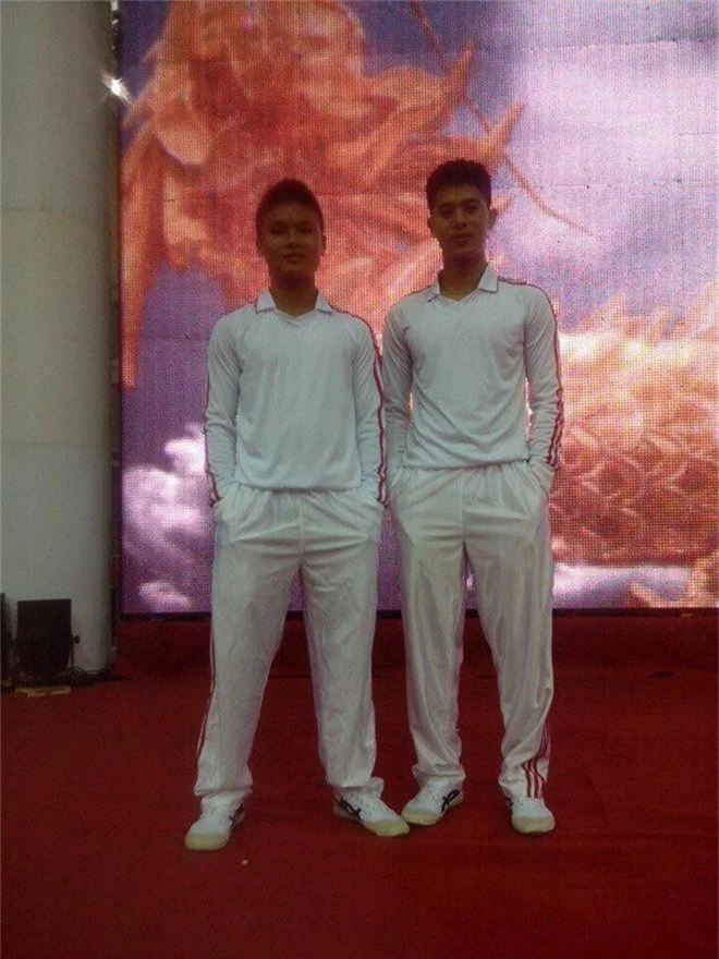 Lộ ảnh 6 năm trước của Quang Hải - Đình Trọng: Bộ đôi siêu ngố, nhất định không đổi vị trí khi chụp hình - Ảnh 3.