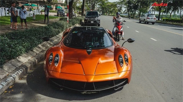 Minh nhựa cho Pagani Huayra tái xuất với màn tăng tốc ấn tượng trên phố - Ảnh 4.