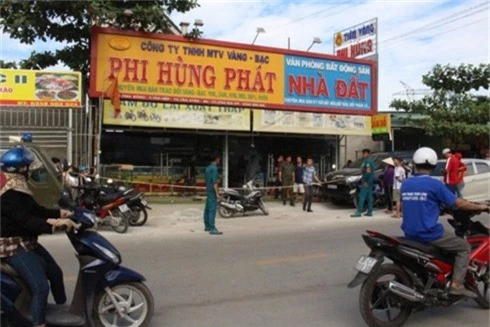 'nu quai' mot minh cuop tiem vang bi bat tai binh duong hinh 1