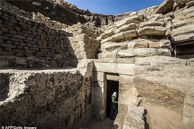 Phát hiện hầm mộ 4.400 năm tuổi ở Ai Cập - ảnh 1