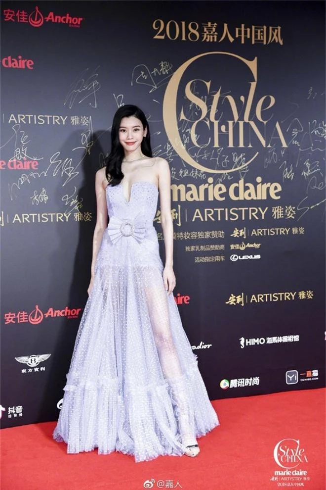 Thảm đỏ Marie Claire: Dương Mịch khí chất ngút ngàn, Angela Baby cùng dàn mỹ nhân đua nhau khoe ngực đầy với váy xẻ hết cỡ - Ảnh 27.