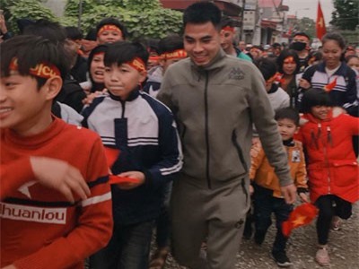 Đức Huy vinh quy bái tổ, gia đình biện ngay 50 mâm cỗ đãi xóm