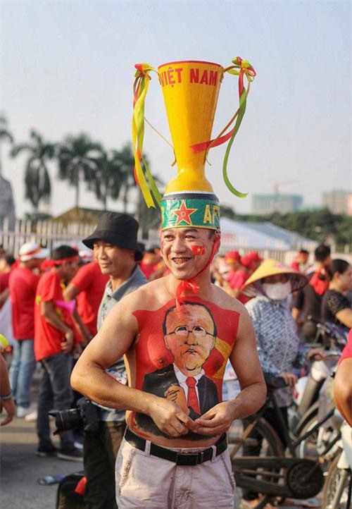 Nhìn lại những màn hóa trang “độc nhất vô nhị” của CĐV Việt gây “sốt”