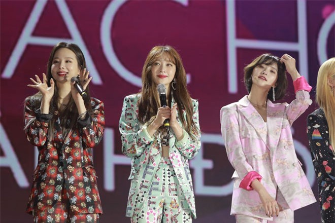 Nhóm nhạc nữ 18+ xứ Hàn làm được điều bất ngờ giữa "bão" AFF Cup