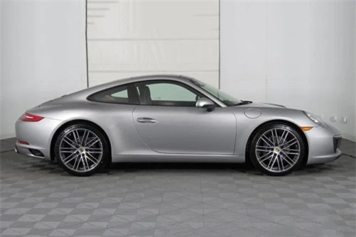 10. Porsche 911 2019 (giá khởi điểm: 91.100 USD).