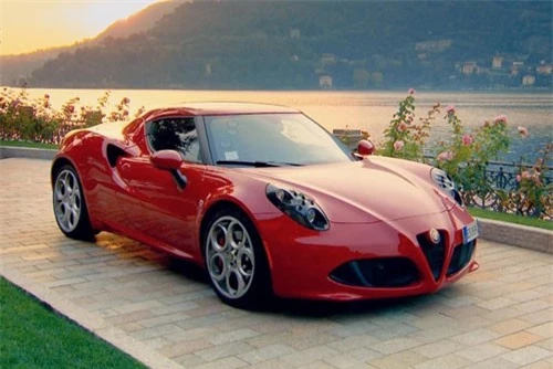 2. Alfa Romeo 4C 2019 (giá khởi điểm: 66.900 USD).