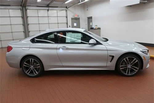 4. BMW 4 Series 2019 (giá khởi điểm: 44.600 USD).