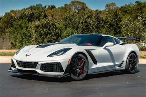 6. Chevrolet Corvette 2019 (giá khởi điểm: 55.495 USD).