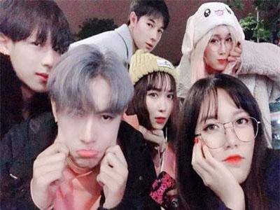 Hội bạn thân trai xinh gái đẹp, toàn 'hotteen' nổi tiếng Hà Thành