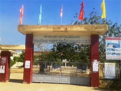 Nam sinh lớp 11 đánh thầy giáo nhập viện