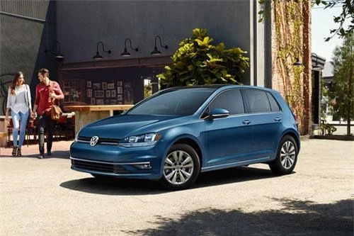 8. Volkswagen Golf (doanh số: 57.728 chiếc).