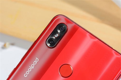 Smartphone camera kép, pin ‘khủng’, RAM 4 GB, giá rẻ bất ngờ 
