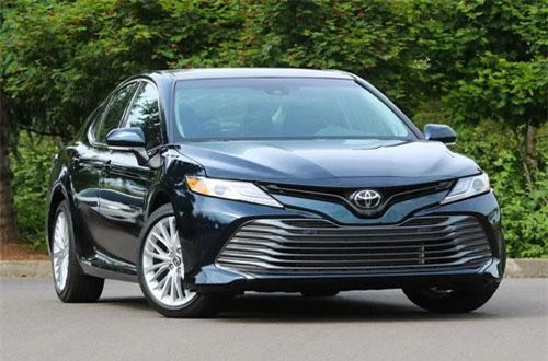 9. Toyota Camry (doanh số: 54.845 chiếc).