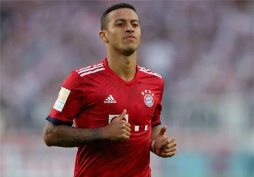 9. Thiago Alcantara (Bayern Munich/ĐT Tây Ban Nha).