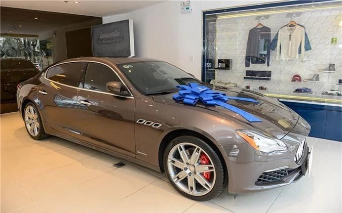 Á Hậu Thúy Vân tậu Maserati Quattroporte GranLusso giá hơn 7,9 tỉ đồng ảnh 5