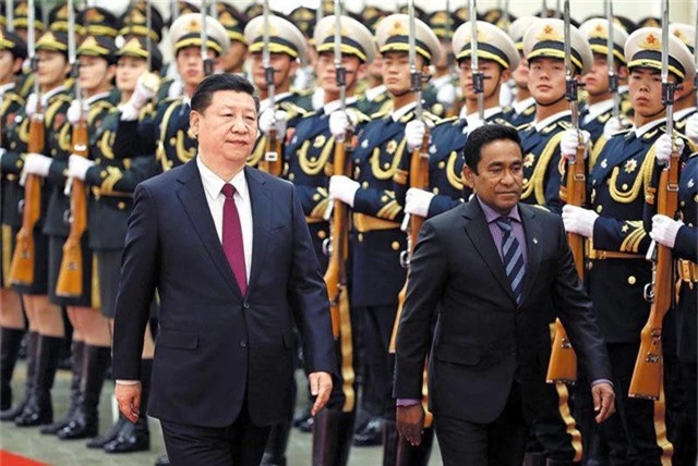  Chủ tịch Trung Quốc Tập Cận Bình đón cựu Tổng thống Maldives Abdulla Yameen tại Bắc Kinh năm 2017. (Ảnh: Tân Hoa Xã) 