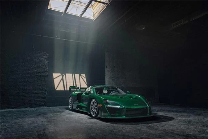 Ông trùm siêu xe Michael Fux lại tậu McLaren Senna màu cực độc ảnh 2