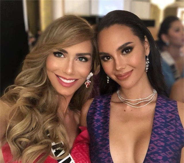  Angela Ponce bên tân hoa hậu hoàn vũ người Philippines Catriona Gray 