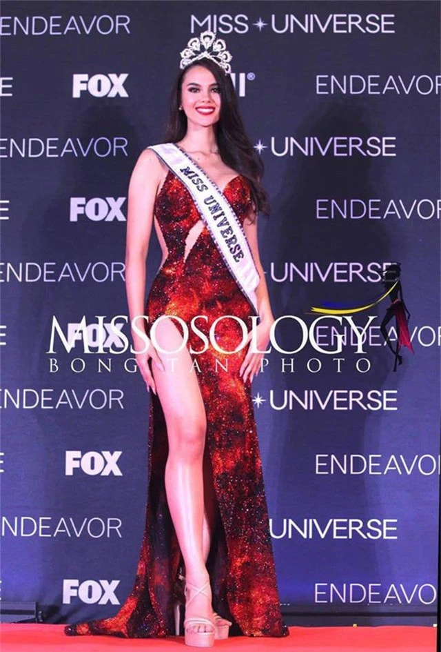  Hoa hậu Catriona Gray ra mắt báo giới sau chiến thắng tại cuộc thi Hoa hậu hoàn vũ 2018. 