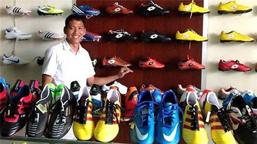 'Đột nhập' cửa hàng bán đồ thể thao tiền tỷ của tiền đạo Anh Đức