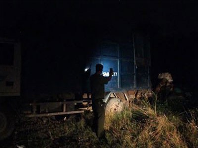 Chở hàng chục tấn rác từ Bình Dương sang đổ trộm ở... Đồng Nai