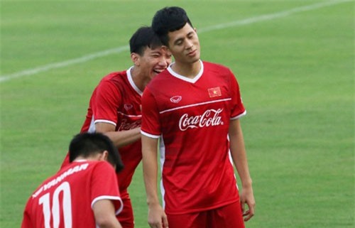 HLV Lê Thuỵ Hải: 'Văn Hậu đủ sức đá thay Đình Trọng'