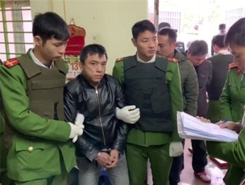 Đối tượng nhiễm HIV lập rào sắt, gắn camera quanh nhà để bán ma túy