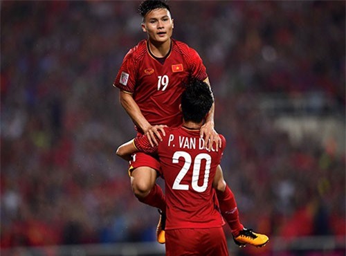 Top 5 ƯCV cho danh hiệu QBV Việt Nam: 1 hậu vệ đấu 4 tiền đạo