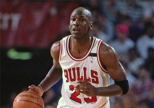 4. VĐV bóng rổ Michael Jordan - 1,7 tỷ USD.