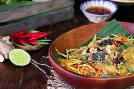 Clip: Cách làm gỏi xoài cá trê cho cả nhà ăn say mê