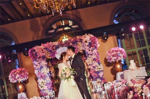 Trước ngày cưới, Chung Hân Đồng gửi lời cảm ơn đặc biệt tới Tạ Đình Phong