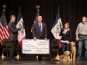 Ông Trump đóng cửa quỹ từ thiện riêng vì bị kiện