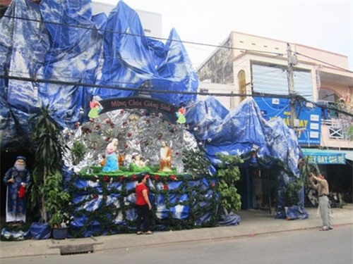 Clip: Người dân chi tiền 'khủng' trang trí đón giáng sinh