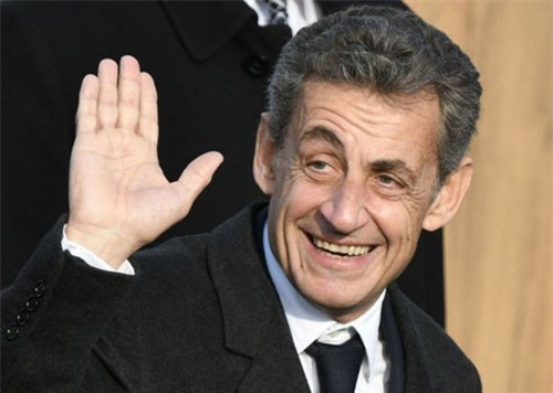 Tổng thống Pháp “cậy nhờ” người tiền nhiệm Sarkozy giữa tâm bão biểu tình Áo vàng