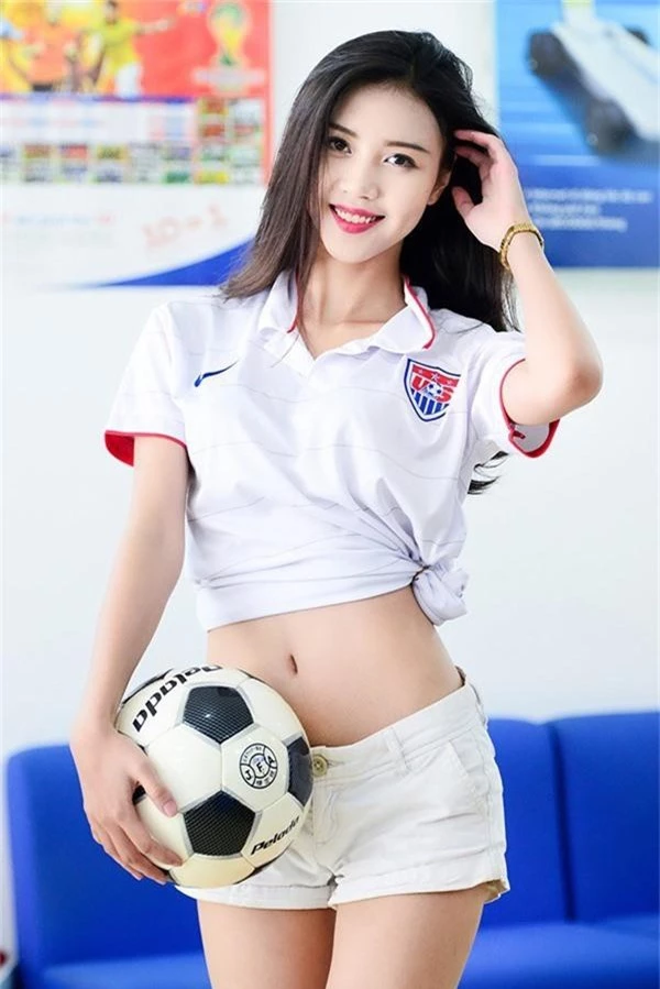 Trong trận chung kết AFF Cup, chàng cầu thủ khiến hot girl Ngọc Châm “đổ gục” không ai khác chính là Quang Hải.