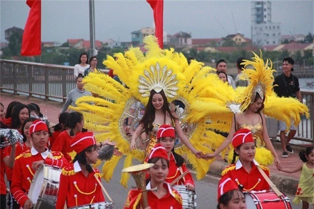 Du lịch Quảng Bình “hồi sinh” sau sự cố môi trường biển - Ảnh 2.